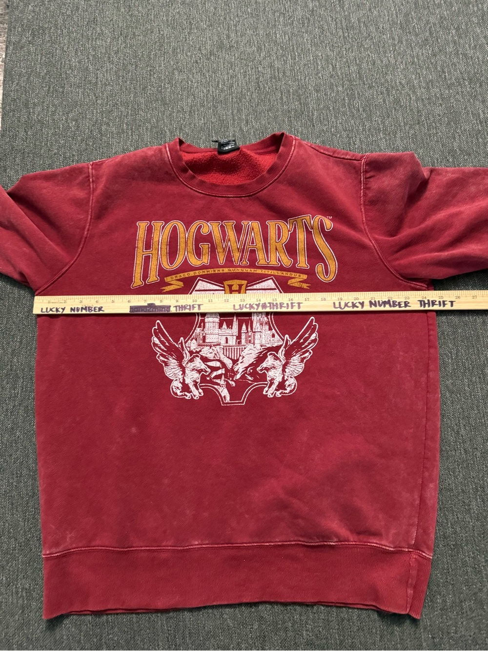 Hogwarts Maroon Crewneck graphic Sweatshirt size Large 42-44 - Picture 7 of 9